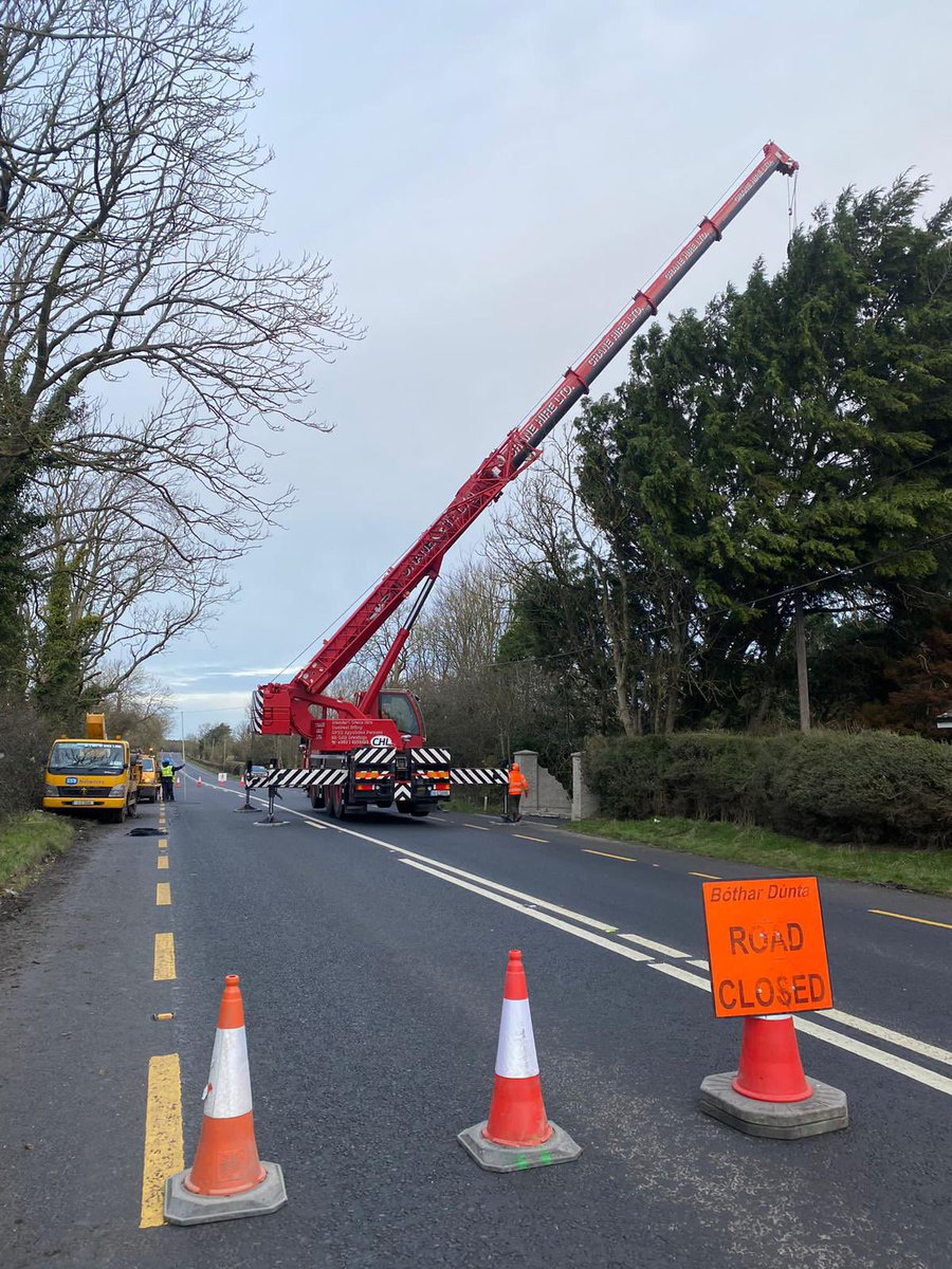 Teams from ESB Networks, Meath County Council and contract partners removing an enormous tree using a 60 tonne crane during an N2 road closure, restoring electricity to one of the few remaining customers impacted by Storm Isha and Storm Jocelyn.