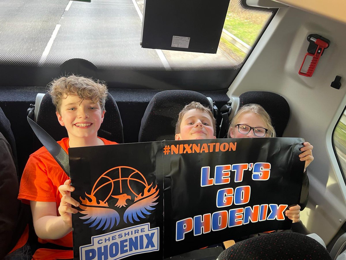 CheshireNix's tweet photo. The #SeaOfOrange are out in numbers 🍊👏👏👏 https://t.co/xWWPj8TsV8