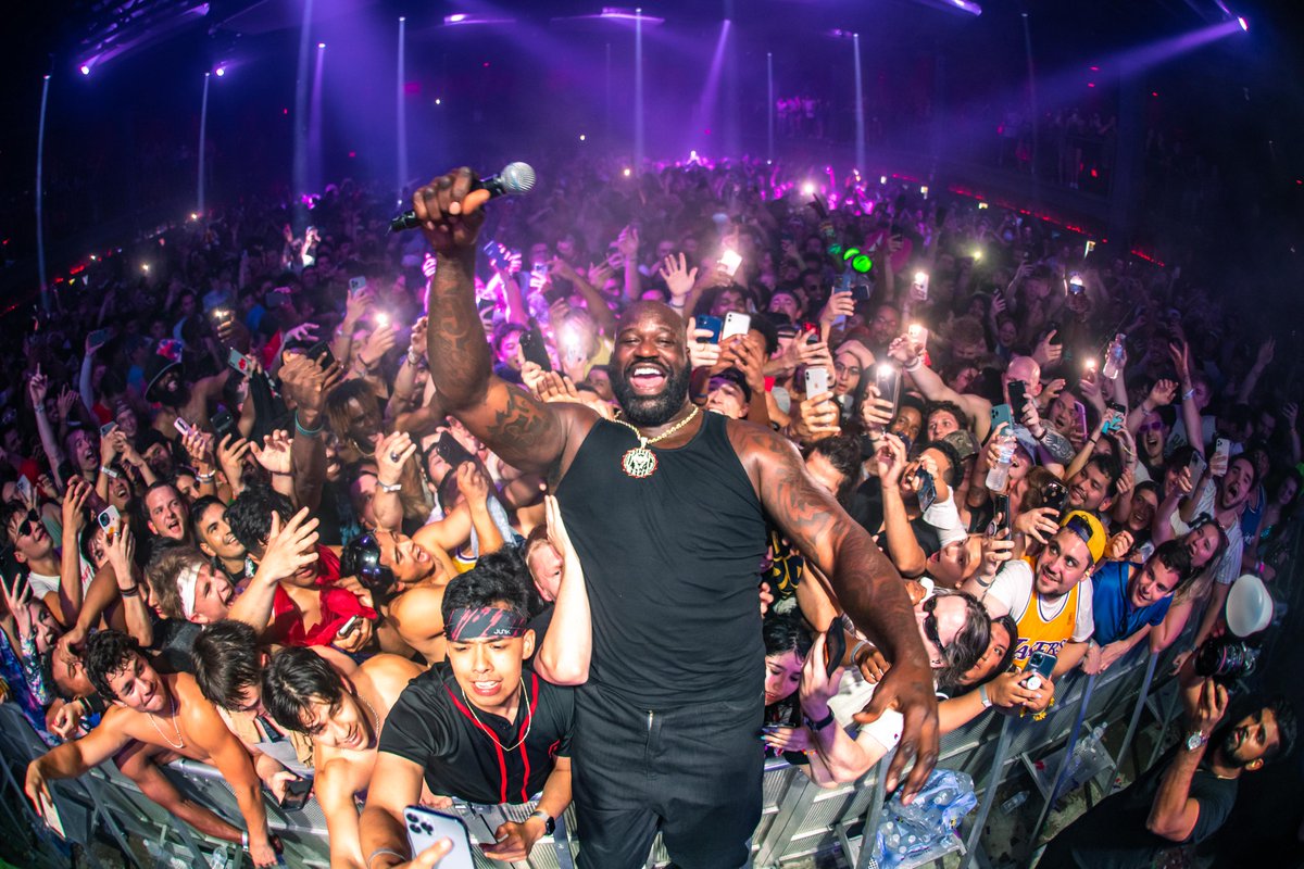 ClubGlow's tweet photo. TONIGHT!⚡️We’re getting loud at @echostage with a #SOLDOUT @djdiesel night + #BassAllStars: Bear Grillz, @HairitageMusic and Celo. 💪 AND @AutografMusic at @soundcheckdc + support from J Park and iisco 💃🕺Remaining tickets for #Autograf → https://t.co/6oKMRyQsv6 https://t.co/uGlgNwAtyU