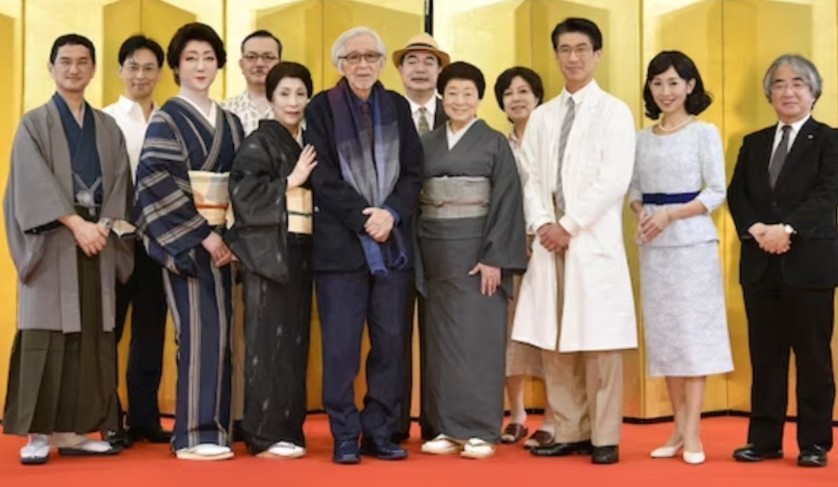 kumada_teddy's tweet photo. 山田洋次監督演出新派公演『東京物語』。
昨日、無事千穐楽を迎えました。
最高の作品を最高のスタッフとキャストで経験させていただいたことに感謝です。
そして、観劇してくださったお客様に大感謝しております。
ありがとうございました。

#山田洋次
#小津安二郎
#PASOC
#子役指導テディくまだ https://t.co/1hO4qxEJLO