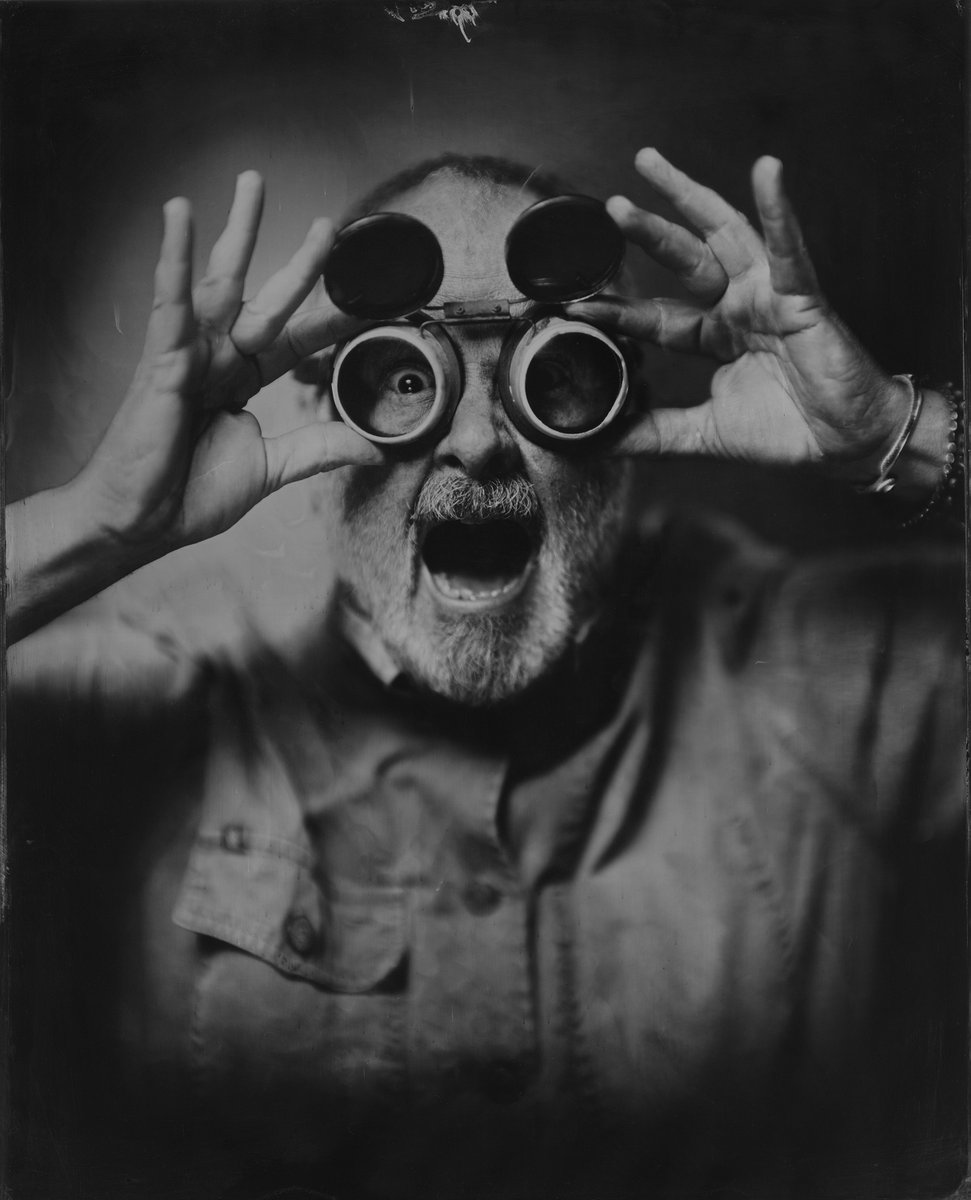 DESIERTO_X's tweet photo. The guy with more rabbits in his hat than anyone else on earth - the amazing Frank Ockenfels aka @fwo3. 

 I shot this plate through a Voigtländer Universal Heliar 300mm f/4.5 mounted on my custom-fabricated Gibellini 8x10 camera. 

#victorytischlerblue #wetplate #collodion https://t.co/iH7Ms36fjD