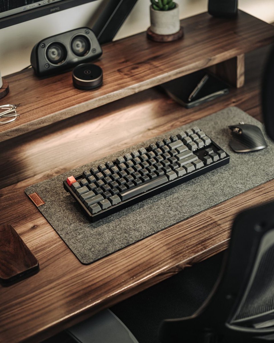 KeychronMK's tweet photo. Fatigue vanished like a puff of smoke. 💨
Check out this cozy work-from-home setup featuring the Keychron K8! 🌿💻
📸 by ccsvisuals (Instagram)
#KeychronK8 #keyboard #customkeyboard #setups #cozyspace #WFH https://t.co/mMj6fg3Vro