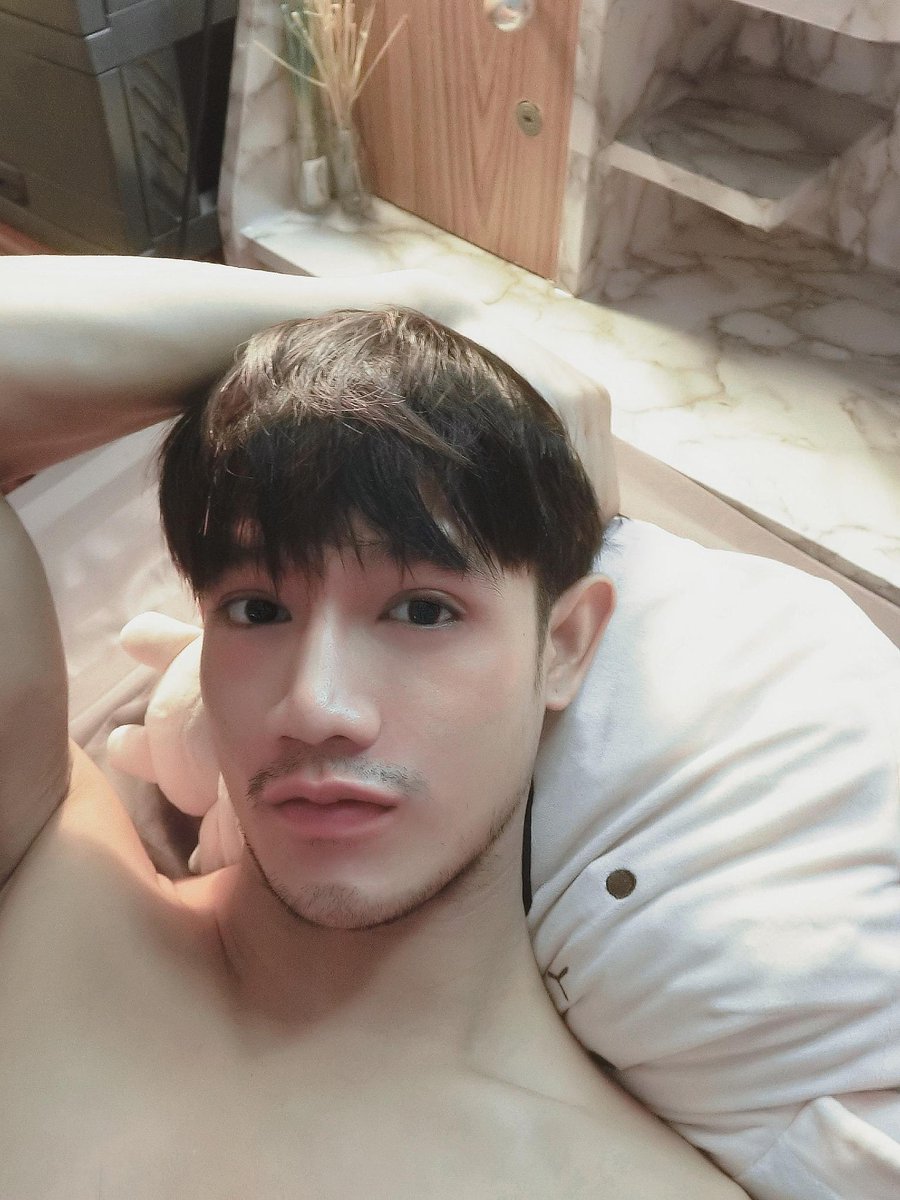 Sugar daddy? 
IG: aobzruntheworld