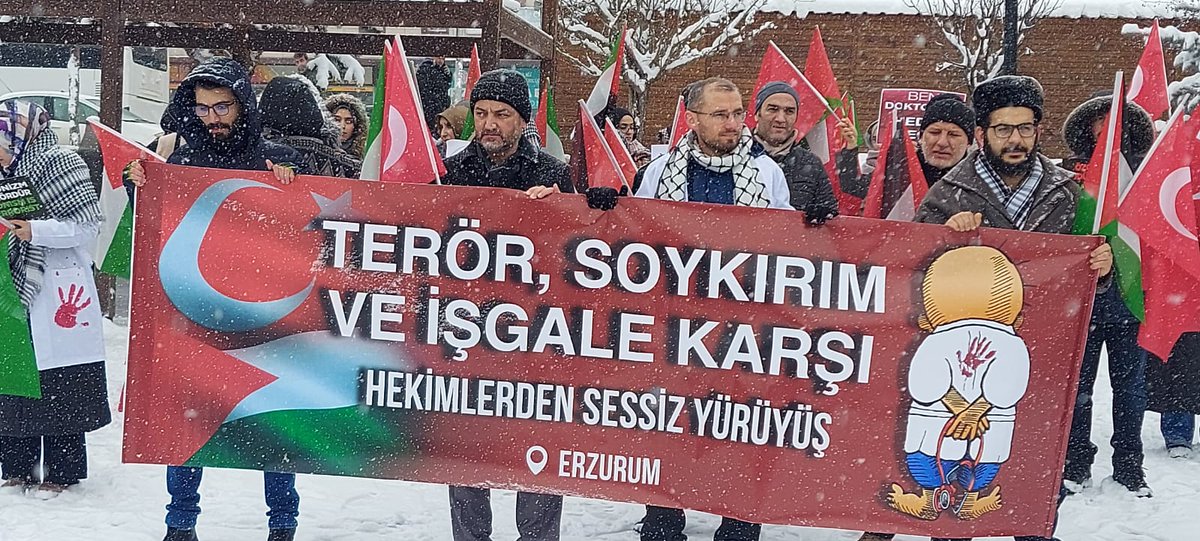 sessizhekimler's tweet photo. İsrail işbirlikçisi devletlerin ve şirketlerin, soykırıma desteği artarak sürüyor. Bir avuç mazlumun karşısında bütün dünya zalimleri tek safta saldırmaya devam ediyor.
Erzurum'da Lala Paşa Camii'den başlayan yürüyüşümüz, Yakutiye Medresesi önünde basın açıklaması ile noktalandı. https://t.co/HiZK0crbtM