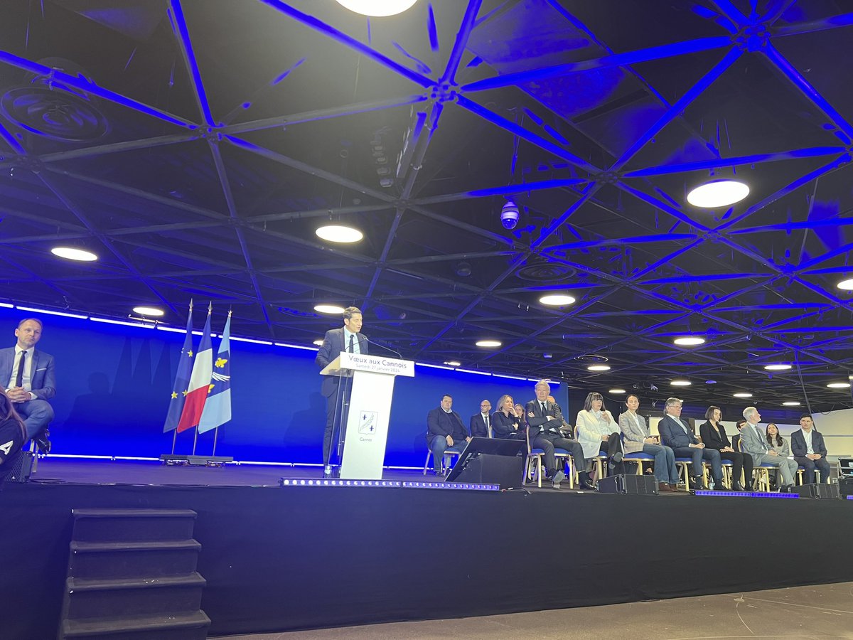 Discours de vœux aux Cannois passionnant et puissant de @davidlisnard.
Vœux de sursaut pour la France, de prises de risques pour le progrès, de liberté et de responsabilité.
Avec « pour seule finalité la dignité humaine ».
Visions et actions concrètes.
#CannesAvance