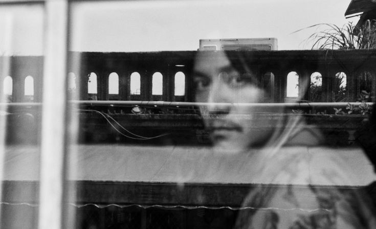 Aku pernah mencuri di atas perahu.
Lalu   hukumannya  adalah  menjadi
penghuni   tetap    geladak,   dengan
kepalaku sebagai bilah dayungnya.