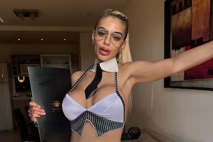 🚨 Ariana Grande posa junto a Anto Pane para una portada alternativa de su disco "Eternal Sunshine"