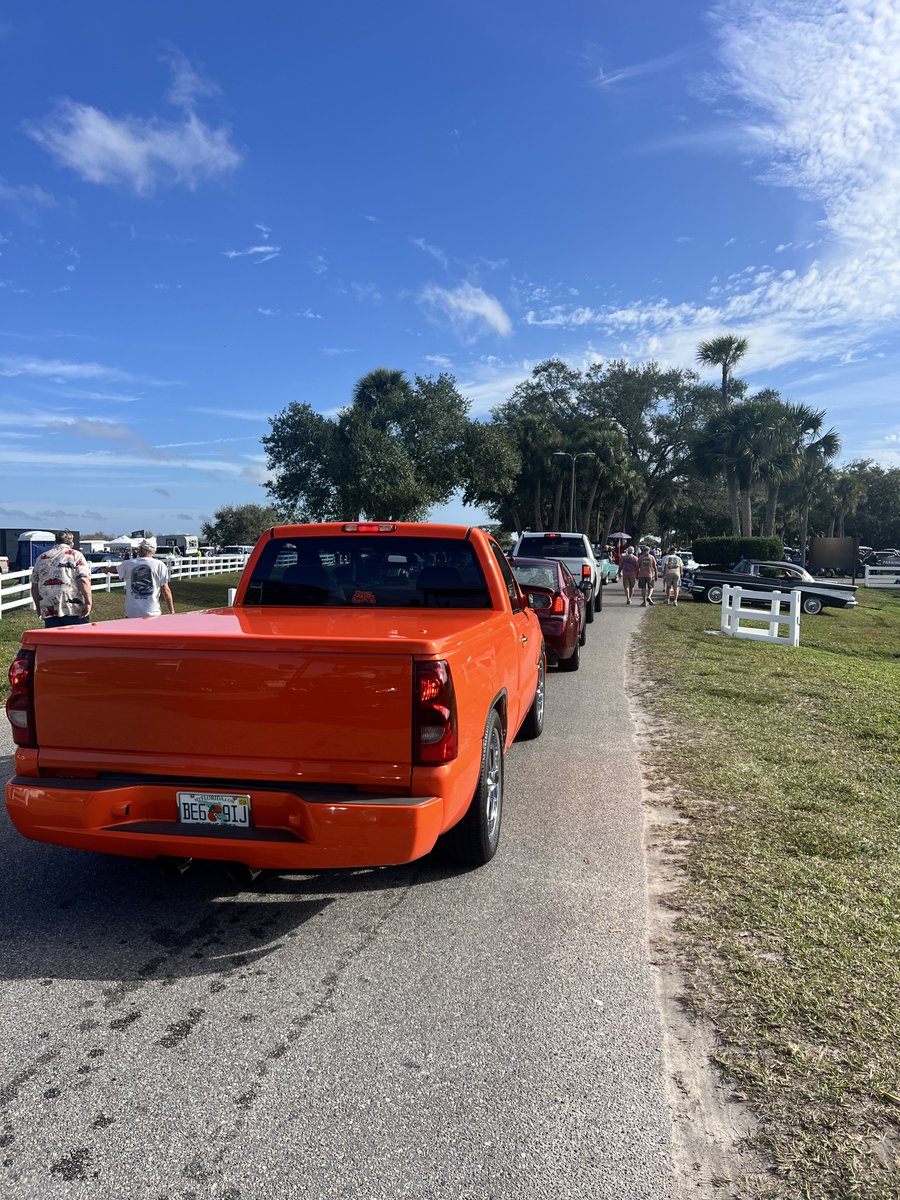 FloridaTransAM's tweet photo. Long line to get in #RiverRanch https://t.co/h9L6PQxE5X