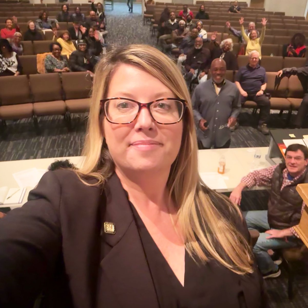 Jerri_M_Green's tweet photo. First neighborhood meeting in the books! Thank you to the Roseleigh Neighborhood Assoc for inviting me to come talk to your members and more importantly hear your concerns about our community and ways your city council can support your vision for a better Memphis. #ilovejob https://t.co/T4pLF7QBc4