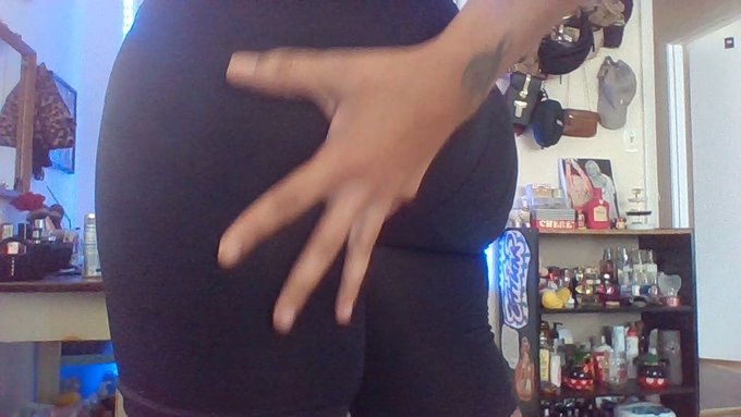 I just sold a video on #realloyalfans. Take a look here: https://t.co/BvYrXXkgNQ https://t.co/PbLwTw<a href="/tag/realloyalfans"class="tags">#realloyalfans</a>