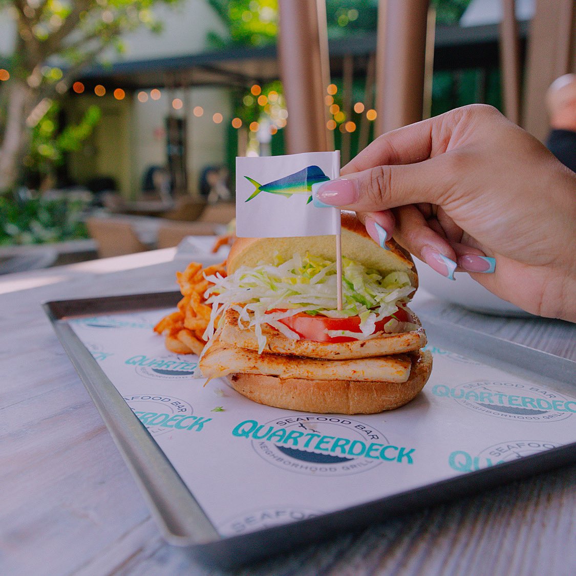 𝗦𝗔𝗧𝗨𝗥𝗗𝗔𝗬 𝗦𝗔𝗠𝗠𝗜𝗘 🥪 Buttery, flaky and seasoned with the perfect amount of spices, our Mahi-Mahi Sandwich comes with classic toppers lettuce and tomatoes 🐠 ​​​​​​​​​​​​​​​​​​​​​​​​​

#quarterdeck #quarterdeckdania #freshcatch #whatsforlunch #sandwichoftheday