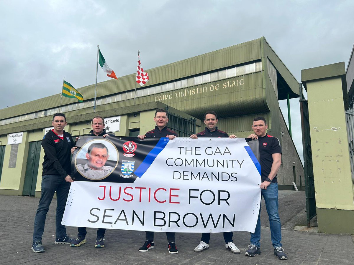BellaghyGAC's tweet photo. Members of the Brown family along with @BellaghyGAC members &amp; @Doiregaa supporters will be in attendance at tonight’s National League fixture vs @Kerry_GAA. We encourage spectators to show their support for the investigation and stand with the banner during the game #SeanBrown https://t.co/F9xgl7YRPo