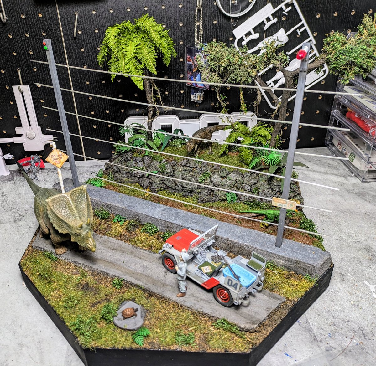 puratyanneru's tweet image. ウェブ投票やってるのでよかったらお願いします！！
西川製作大隊第０１小隊
恐竜のいる世界です！！
作品の空間、解像度にこだわりました！！
tasuketsu.com/vote/2AqUwLtD0…

#ジオラマ
#プラモデル
#ユーモ豊橋2024