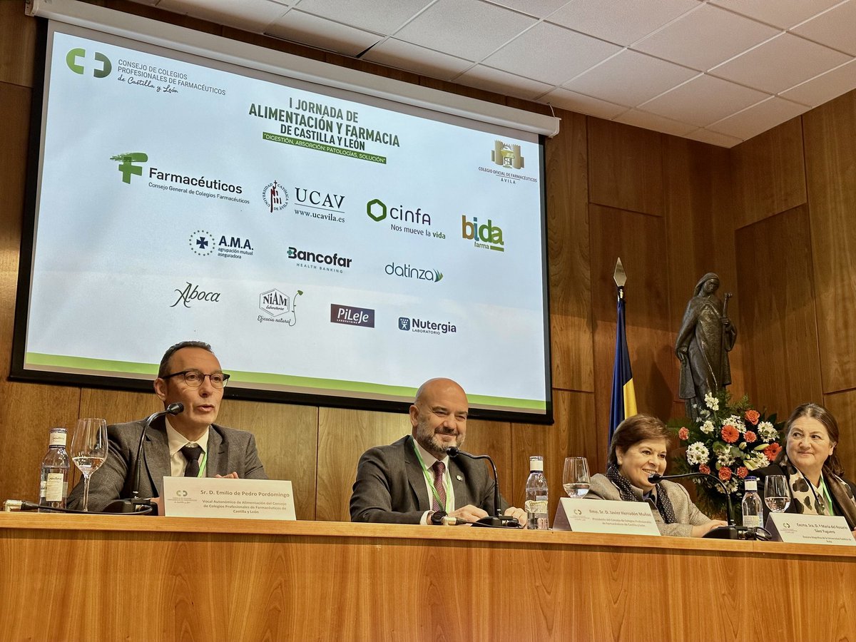 FarmaConcyl's tweet photo. Acto inaugural de la I Jornada de #Alimentación y #Farmacia de @FarmaConcyl y @cof_avila en @UCAVILA_ #AlimentaciónConcyl https://t.co/iegTd3PL8i