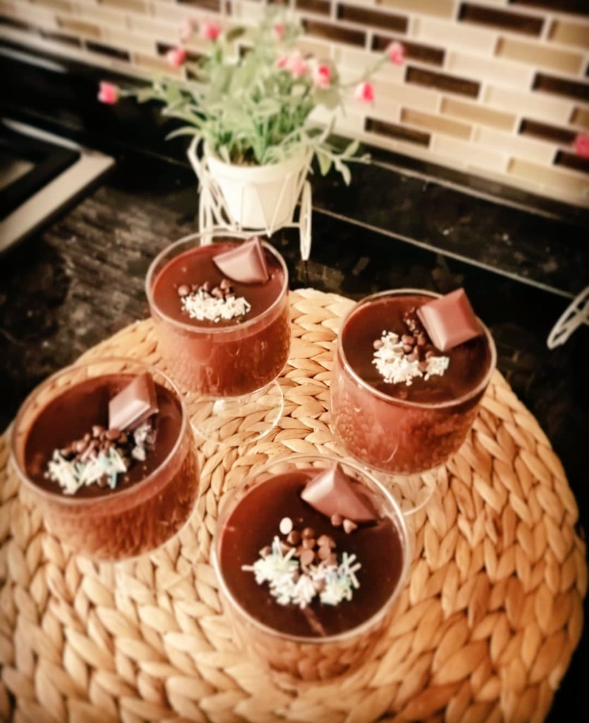 PnarDem1's tweet photo. Biten #kdv den sonra öyle güzel gider ki✌️😋🍫

#cumartesi
#supangle https://t.co/j52dsEVoaf