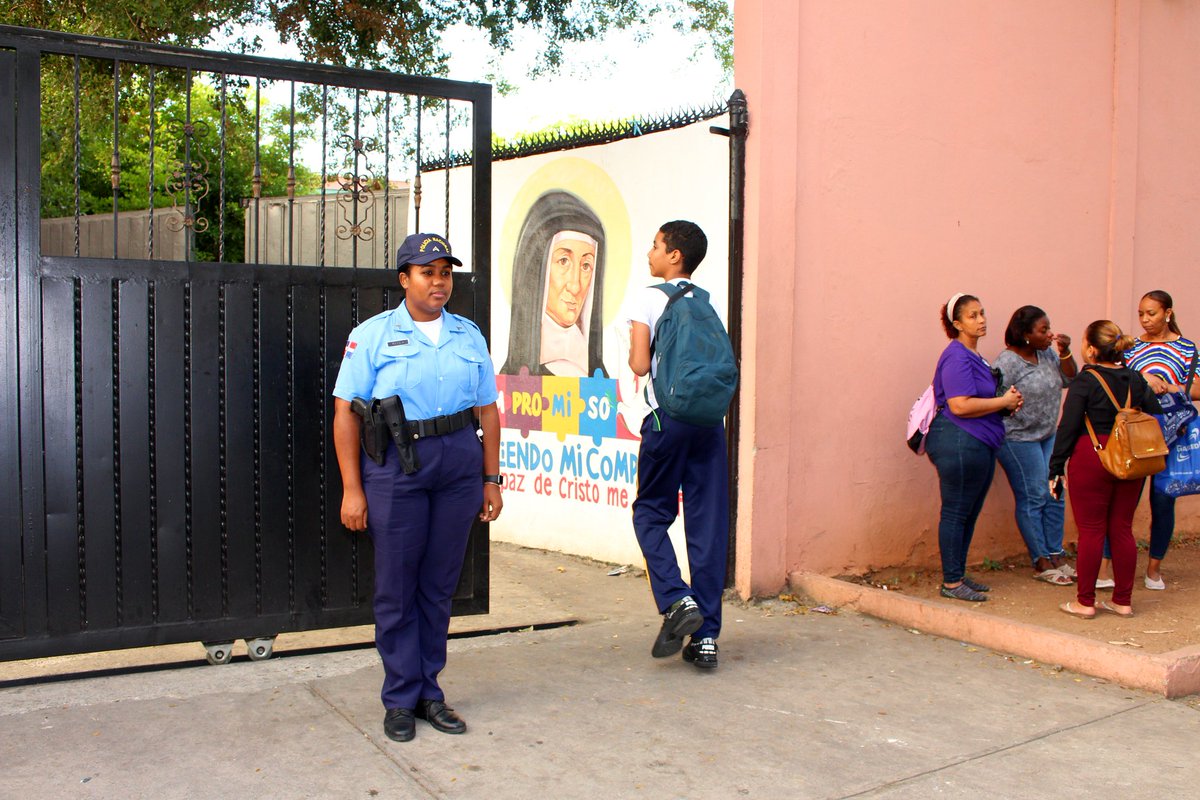 pesqueiradiego's tweet photo. Buenos días mi gente. Feliz y bendecido sábado para todos. Cada día desde la @policiaescolard se redoblan los esfuerzos para garantizar la seguridad de la comunidad educativa. https://t.co/QTVOPbKIi3
