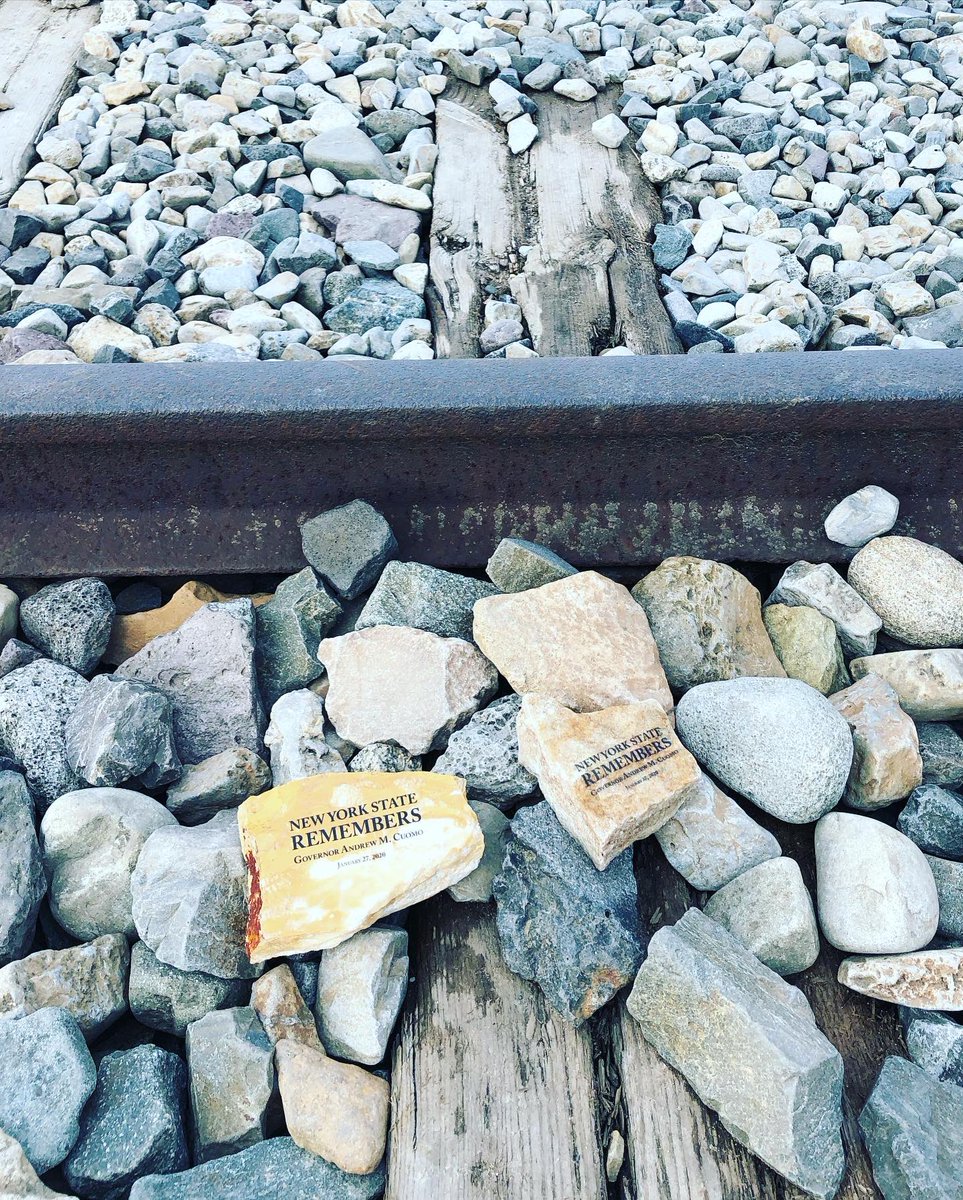 Today, we commemorate of the 79th anniv of Auschwitz’s liberation &amp; honor the 6 million victims of the Shoah

Amidst the recent wave of anti-Semitism, it's more important than ever to stand with our Jewish brothers &amp; sisters, show our solidarity &amp; renew our vow to #NeverForget