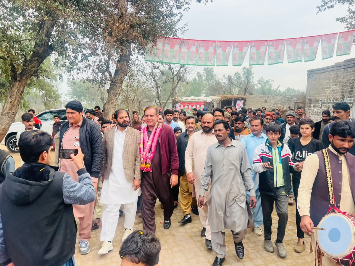 PTIOfficialCP's tweet photo. #PP38 #NA67
چوہدری ضمیر الحسن بھٹی المعروف میرن بھٹی کی ڈنگا گاؤں ۔ وڈاہرہ گاؤں پنج پلہ ۔ چھنی جامکی آمد اہلیانِ علاقہ کی جانب سے پرتپاک استقبال اور مکمل ووٹ سپورٹ حمایت کا اعلان
ان شاءاللہ 8 فروری کو ہر طرف ریڈیو اور کرنڈی یعنی کانڈی کی صدائیں گونجے گی اور جیت ہمارا مقدر ہوگی https://t.co/rMFksu4F9t
