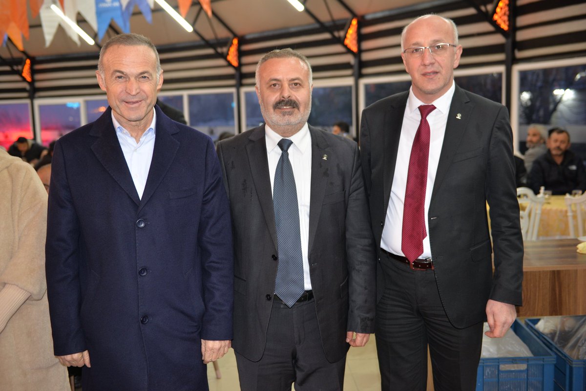 AvMuratzt202370's tweet photo. Teşkilatımıza geçmiş dönemlerde hizmeti ve emeği bulunan dava arkadaşlarımız ile İstişare ve Değerlendirme Toplantısında bir araya gedik. https://t.co/pbrZiNmN6A