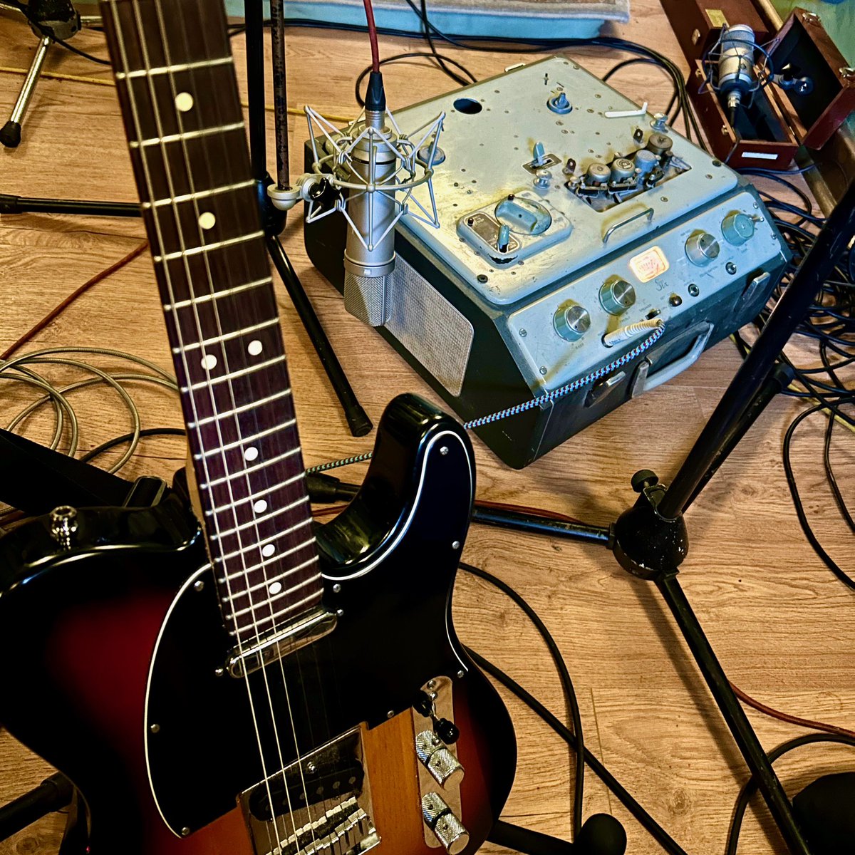 The Stiwdio Un current favourite clean electric rhythm sound!
#ferographsix #fendertelecaster