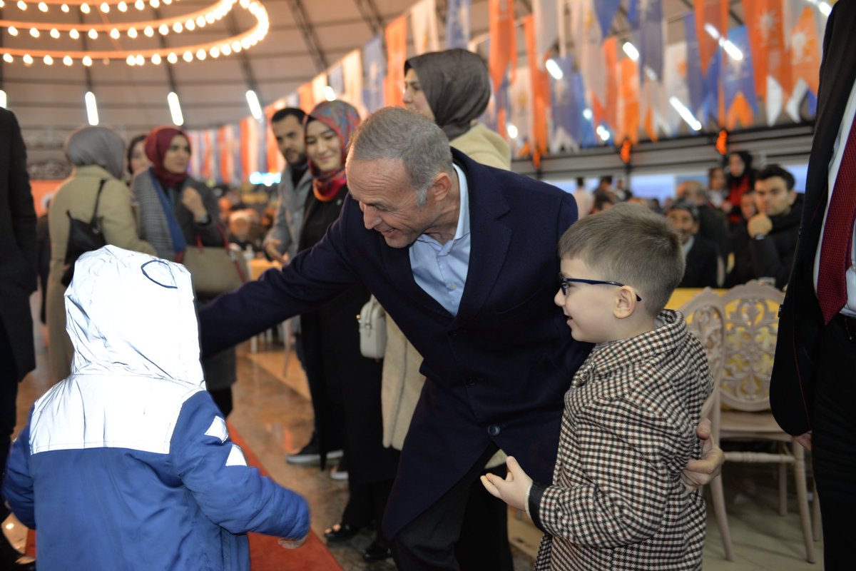 Teşkilatımıza geçmiş dönemlerde hizmeti ve emeği bulunan dava arkadaşlarımız ile İstişare ve Değerlendirme Toplantısında bir araya gedik.