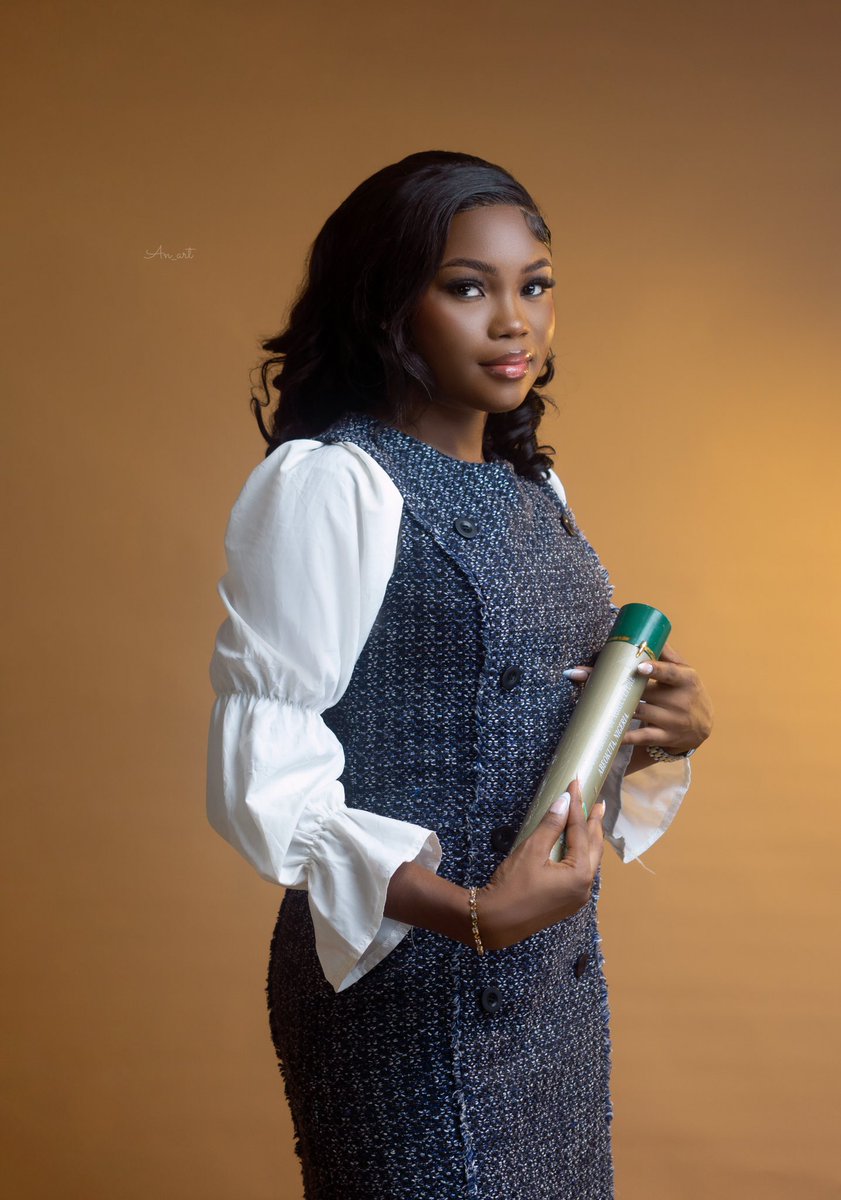 Adefavour_'s tweet photo. Officially a graduate 👩‍🎓
5 + 2 years of God’s grace, unshakable determination and hard work🥂🎊 https://t.co/tBFdgEiLko