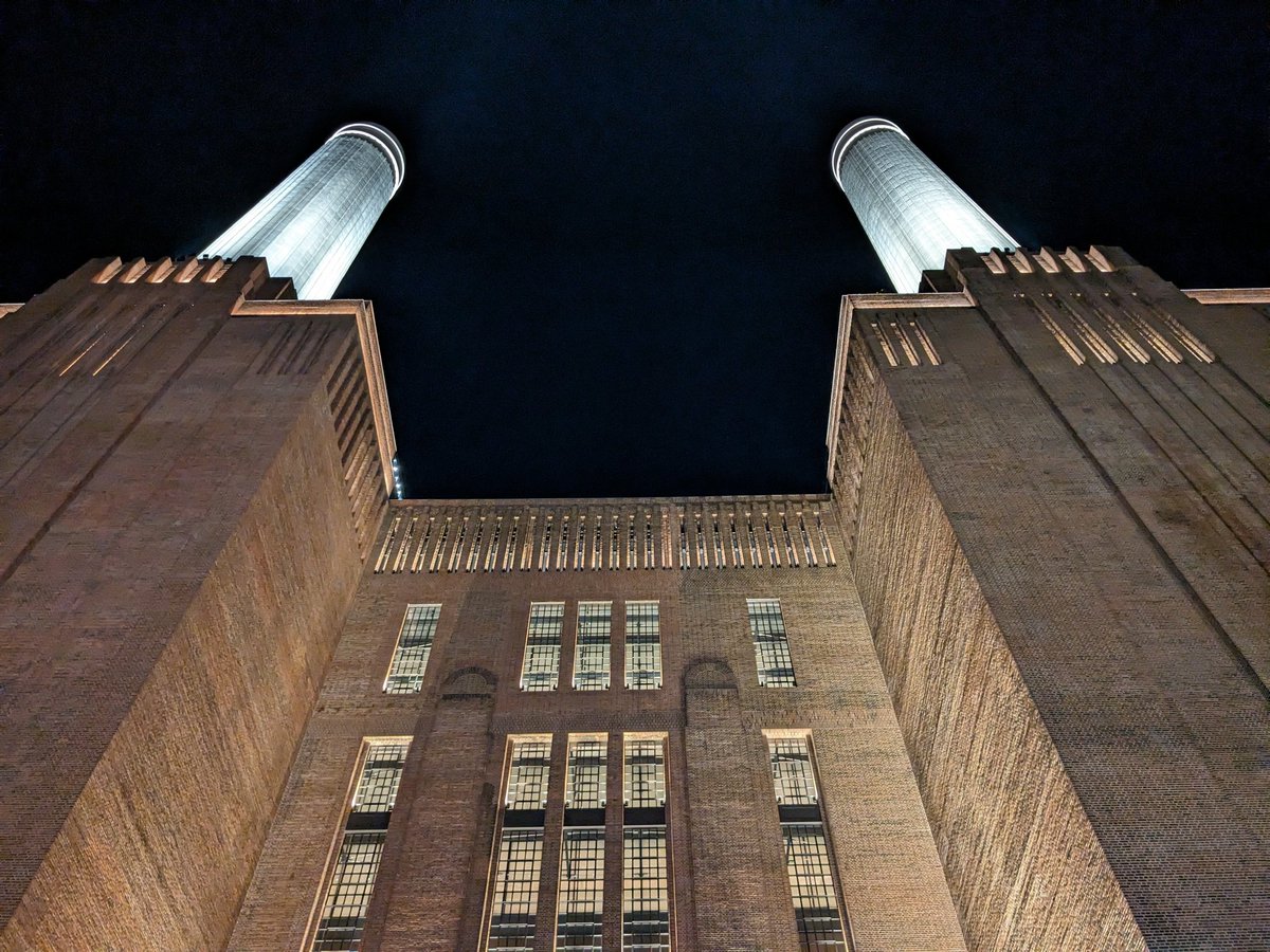 emie_hall's tweet photo. So good to see this building up close at last. https://t.co/hqMWJ3LKBh
