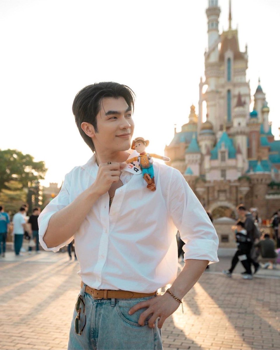 milephak_family's tweet photo. IG update @milephakphum
•
,,, Wonderful & Lovely Times In Disneyland💚☺️ ,,,
คิดถึงเลยครับ
@hkdisneyland
.
.
#HKDisneyland
#Momentous
#LoveTheMemory #CastleOfMagicalDreams
#LetItGo
#WorldOfFrozen
#MilePhakphum https://t.co/acAx0RPaNh