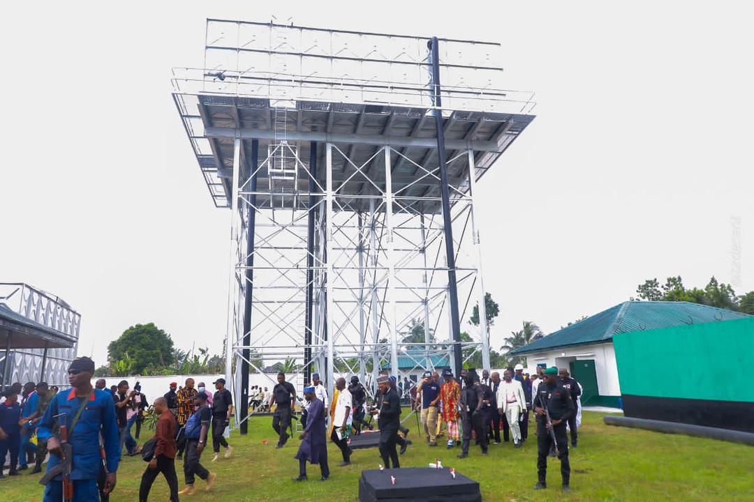 Honourable Minister of Environment, Balarabe Abbas Lawal commissioning the Terabo Water in Ogoni River state Scheme in December.  

#BALNewMediaCenter
#BalarabeAbbas100Days
@Binbaazabdul