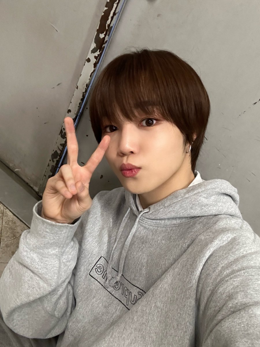 YOUNITE_twt's tweet photo. 나랑 같이 가겠나 . 

|_ 좋아용 ~ 

#은호 #EUNHO https://t.co/nX2XKBHzoi
