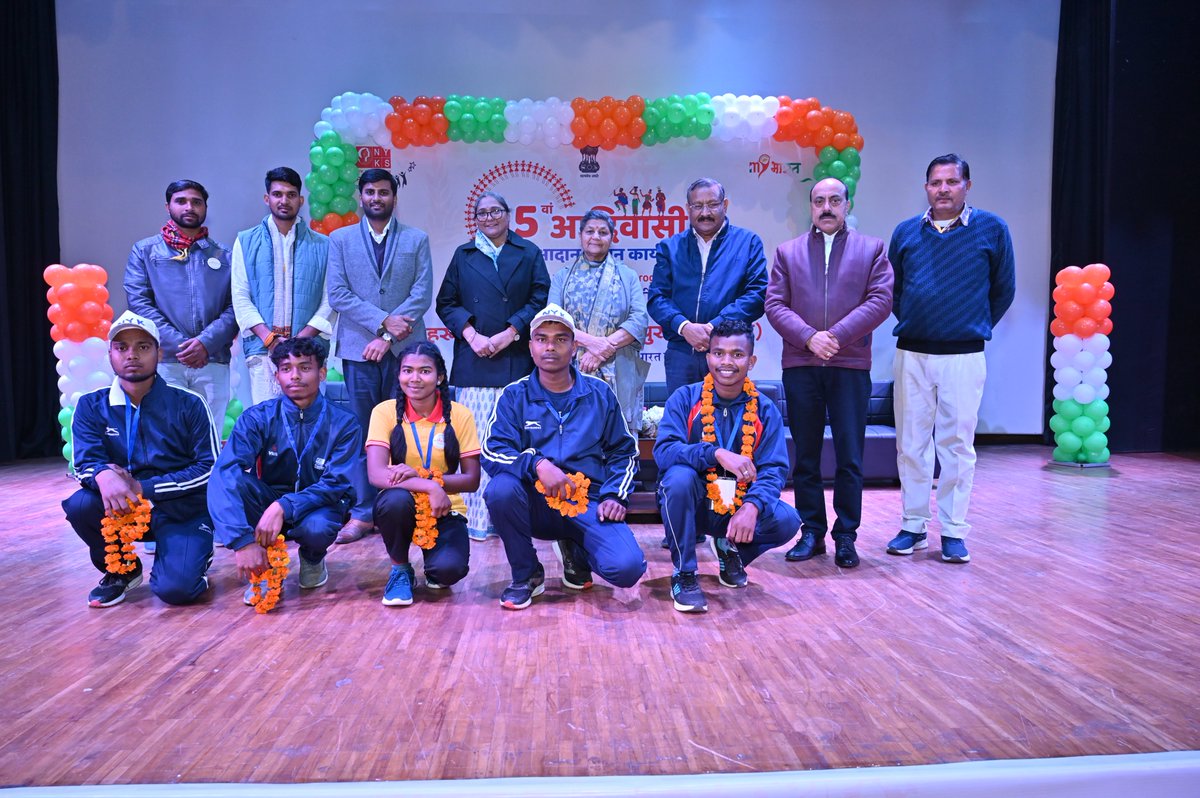 MYBJaipur's tweet photo. 15th TYEP
2nd day
आदिवासी युवाओं ने रखे देशभक्ति और राष्ट्र निर्माण पर अपने विचार, मलकानगिरी उड़ीसा के जगन्नाथ हंतल प्रथम स्थान पर रहेl
#15thTYEP #tribalyouth
@nyksindia @ianuragthakur https://t.co/rmeP8CVMbF