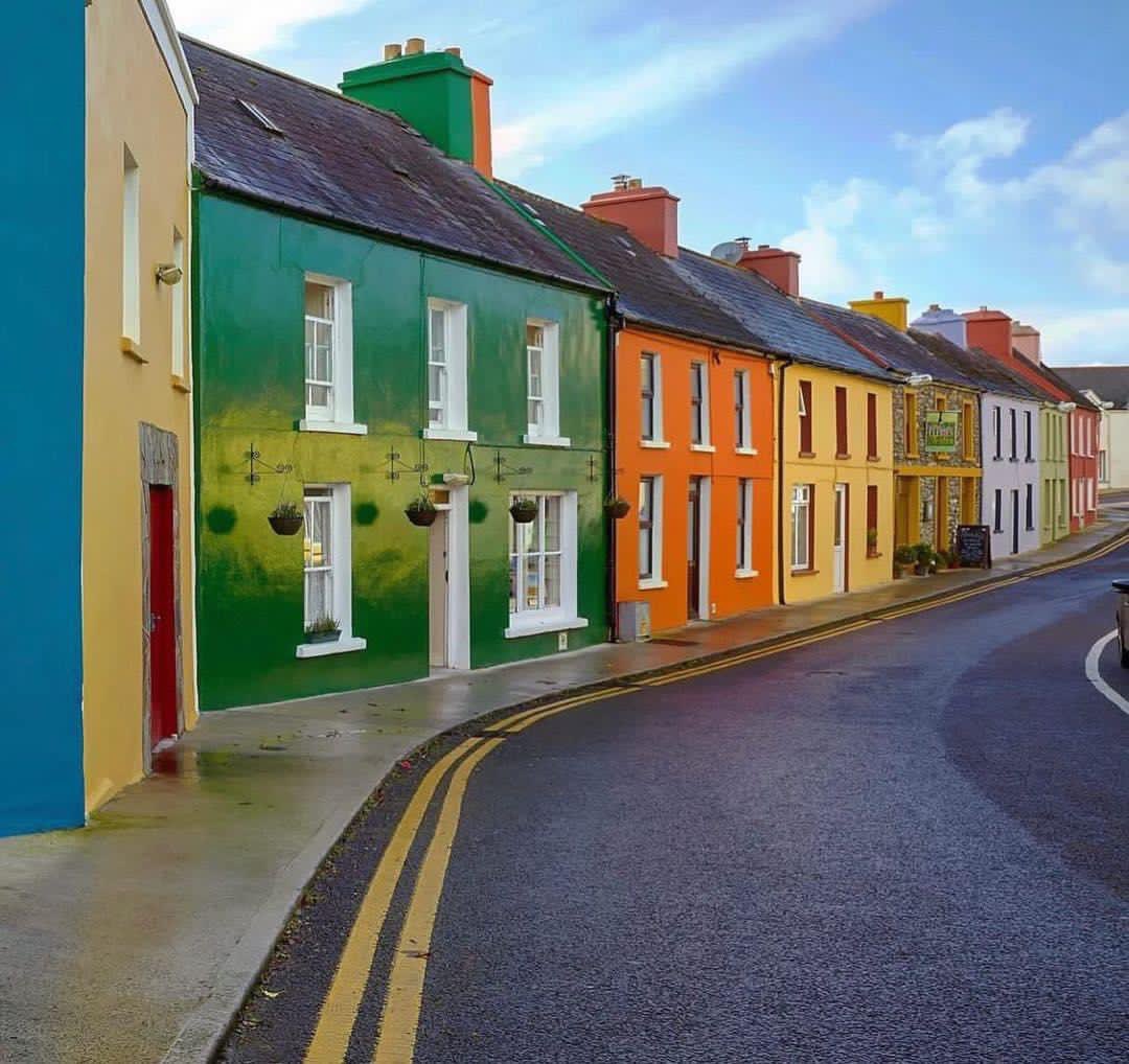 GoHolidaysTrips's tweet image. Eyeries Village, West Cork, Ireland
Credit ๐ธ IG @yourwayireland