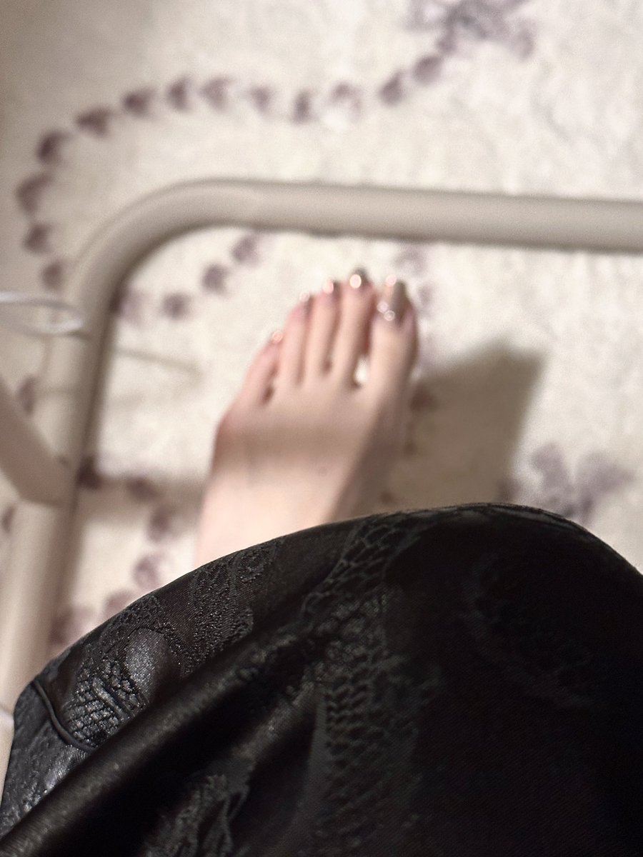 美甲太长了 要换了 https://t.co/gCM6Vvjanu