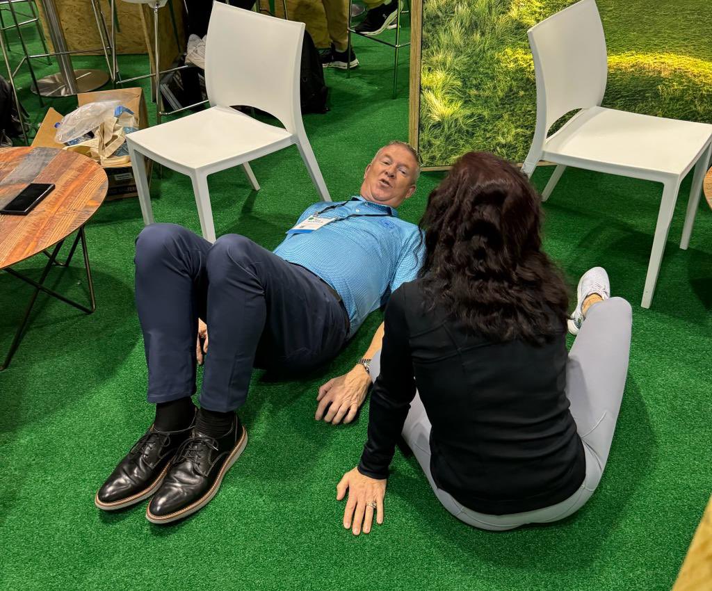 IrlLinksGolf's tweet photo. After 3 long days at the PGA Show, the back is getting sore. John being put through his back exercises paces on the Ireland Booth by Jackie from Axius. 🙏🇺🇸☘️❤️
#PGAShow #MagicSponge https://t.co/SqRNWDoNJs