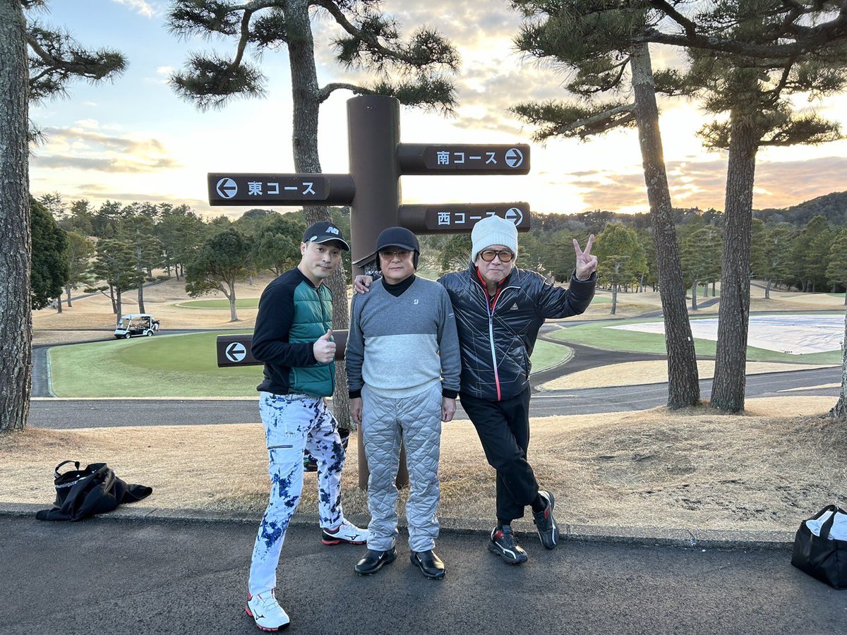 初打ち行って来ました！
流石に日陰は寒かったですが、日中穏やかな芝生でした。
穏やかじゃねーのはスコアだ！
ドスライス動画をショートで､UC clubの方に寺ちゃんが上げやがってくれてます。
#下手くそ
