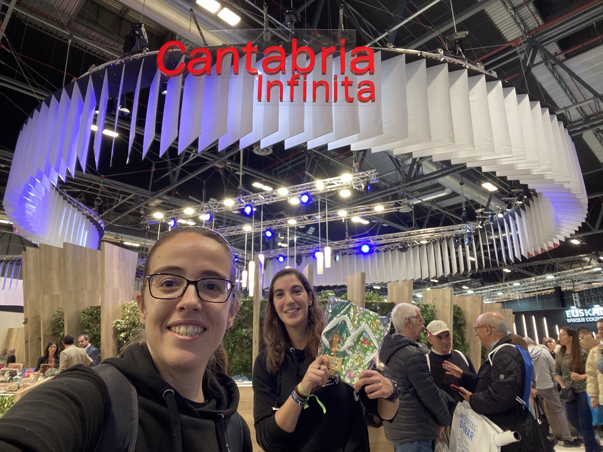 RutaConBrujula's tweet photo. @fitur_madrid Tenemos las chanclas de @PCabarceno @cant_infinita 😍😍 #FITUR2024 https://t.co/fFP00SuKZG