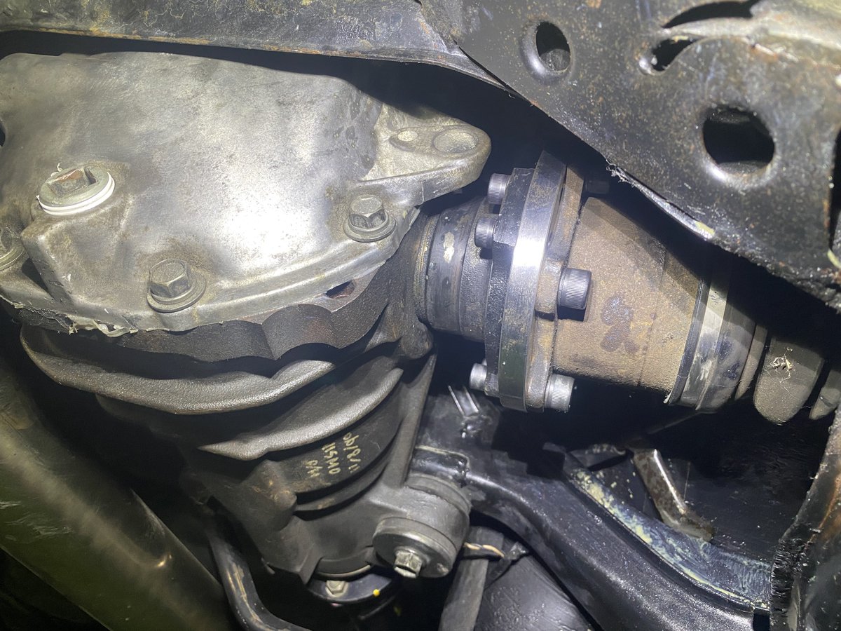 634RR's tweet photo. シルビア6穴にZドライブシャフトポン付け用変換キット売ります。
変換スペーサー厚み10mm
Zドライブシャフト左右
セットで45000円
15メンバーで車高が265でフェンダーにかぶるくらい、キャンバーは0°くらいが推奨値です。
500ps弱くらいまでは耐えると思います。 https://t.co/SvIymdlwUN