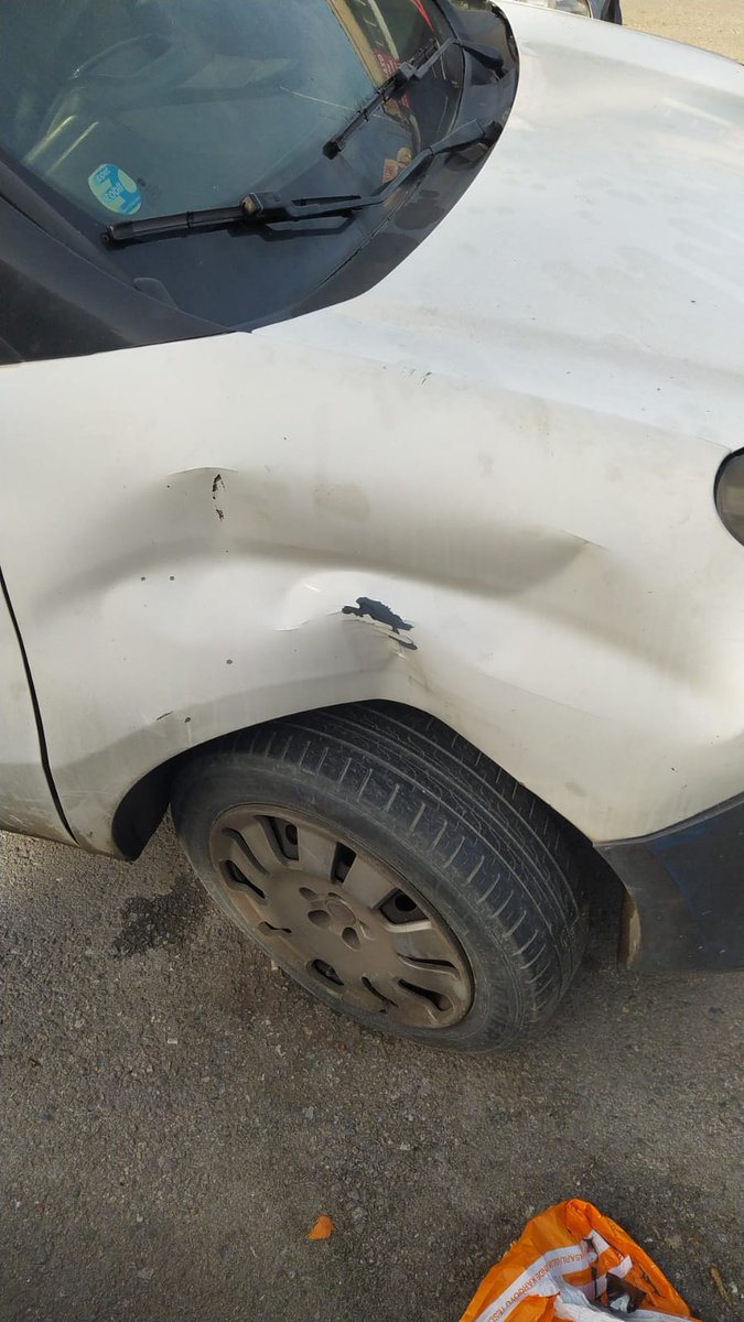 guytheunlucky's tweet photo. @izmirbld @izmirdecevirme ata sanayideki arızalı aracımızı uyarı olmadan tramvay açılışı için çekmişler 2 sokak öteye bu şekilde.. iyi hizmet. Teşekkürler. @chpizmiril @tuncsoyer https://t.co/soaQc6YJ01