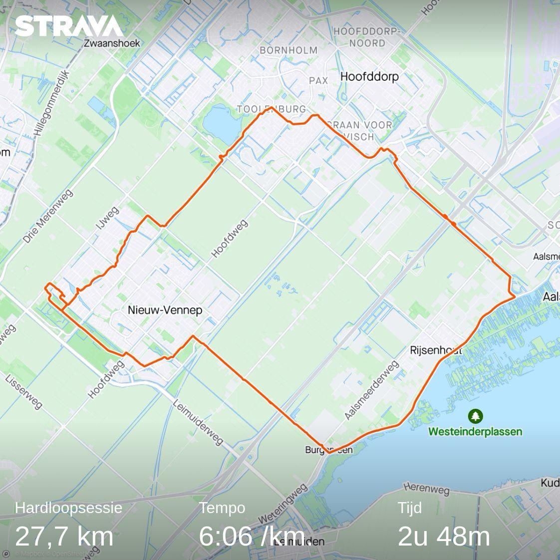Staaf73's tweet photo. Ouderwetse lange duurloop op verhard in plaatst van onverhard. Genoten van de opkomende zon maar verder #flatisboring @loopmaatjes @hardloopvriend https://t.co/HjNfm49YyV