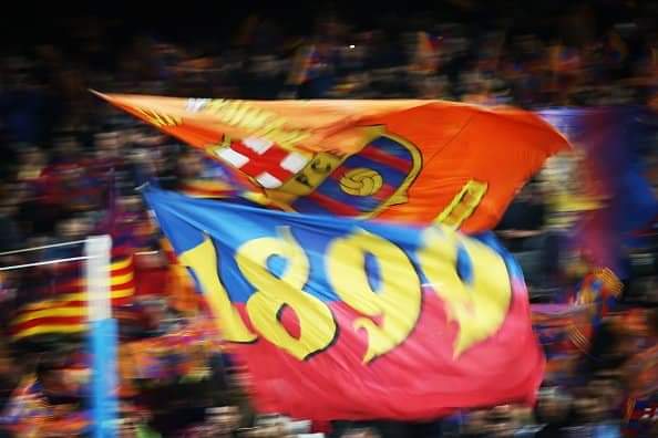 في اللحظات الصعبه تظهر معادن المشجعين. 

برشلونة فوق الجميع