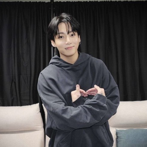 hobinkook's tweet photo. “He’d never-“ Jungkook would ; a thread https://t.co/MDIq4GnrAc