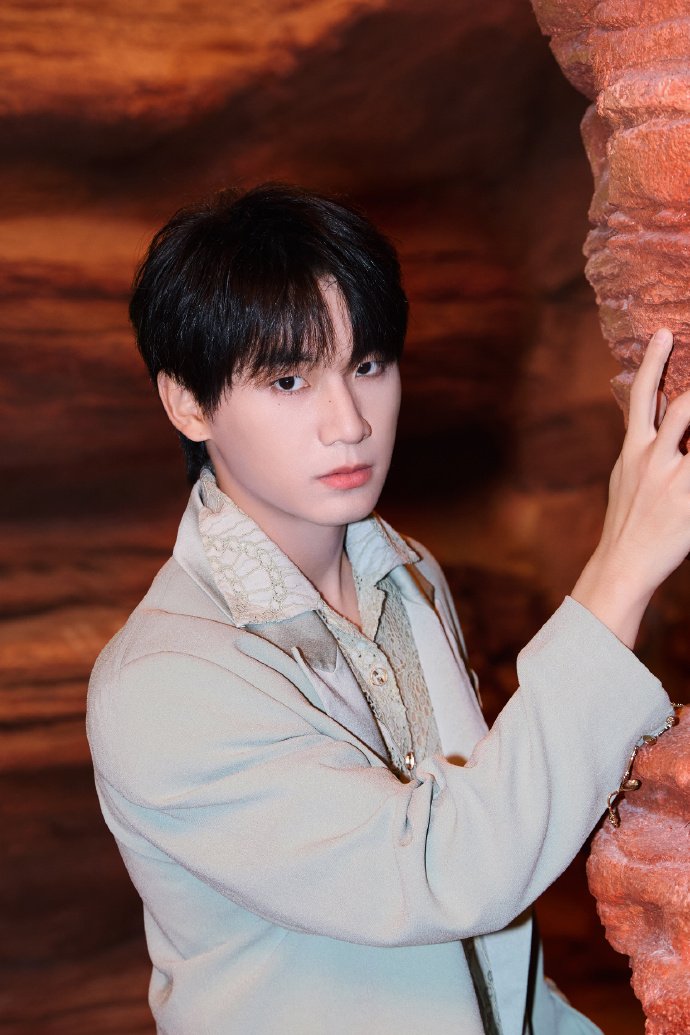 小琛哥 de Studio Update - 240127

ไปยังดวงดาวเพื่อสำรวจ "ความโรแมนติกของจักรวาล"🪐

คืนนี้ เวลา 19:00(🇹🇭) ทาง CCTV app และ CCTV.com ในรายการ AerospaceNight มาร่วมสนับสนุนอุตสาหกรรมการบินและอวกาศของจีนไปด้วยกันกับเหยาเชิน

#YAOCHEN #姚琛 #야오천 #เหยาเชิน