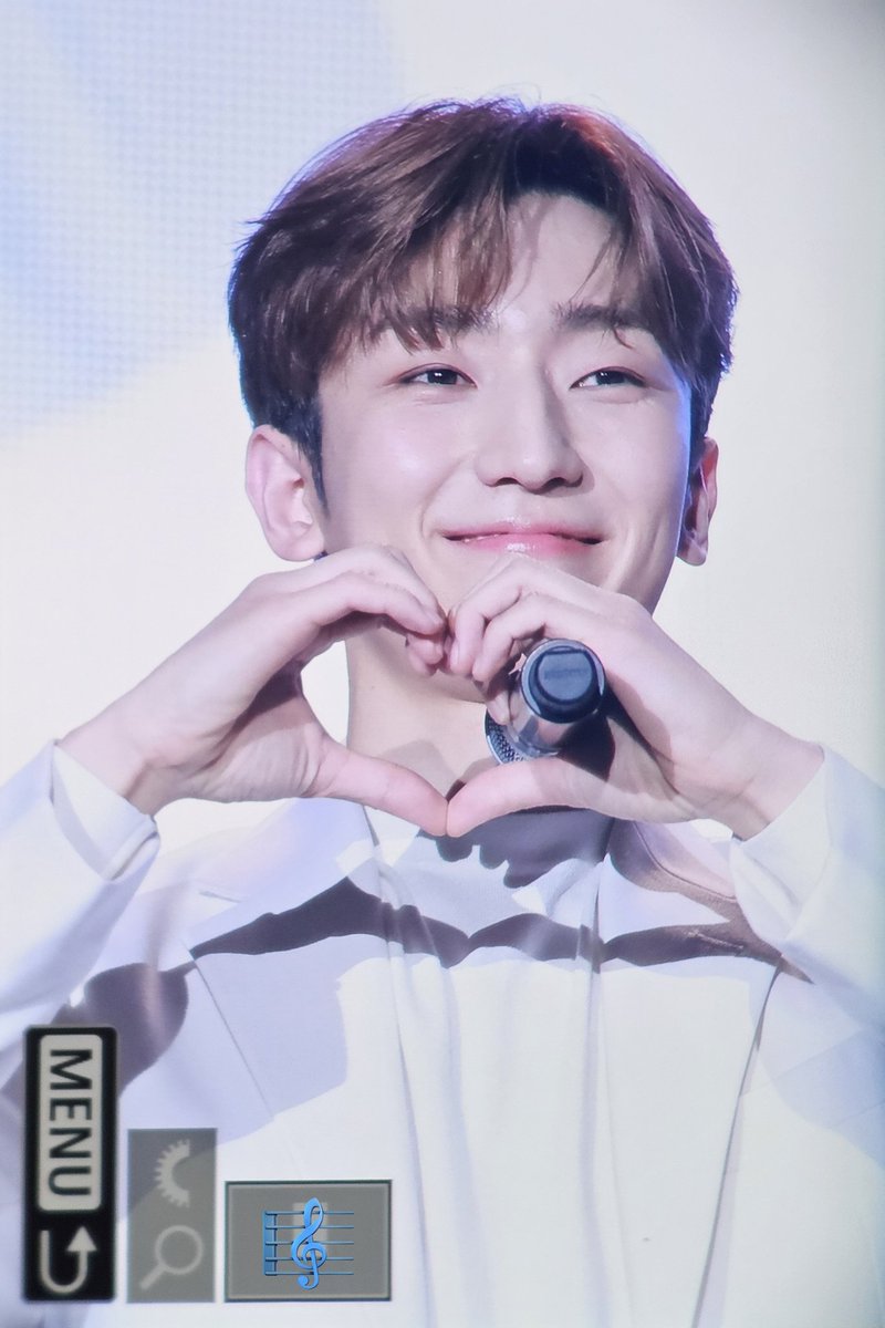 gallery_310's tweet photo. 240127 𝑹𝒐𝒎𝒂𝒏'𝒄𝒆 𝑻𝒐𝒘𝒏 in 서울

#멜로망스 #melomance #멜로망스정동환 #정동환 https://t.co/XenI62ObL6
