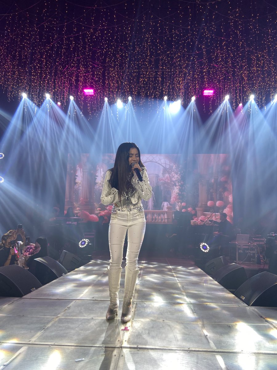 The star of the night is here... 🥺 

#TheSolemnLaunch