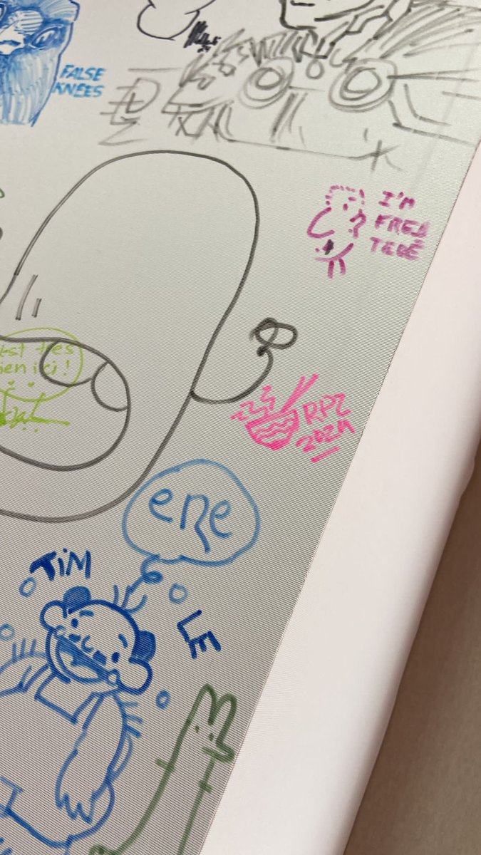 Tras ir a ver a Miriam Bonastre firmar en <a href="/mangakatlib/">Librairie Manga Kat</a> nos hemos pasado por el pabellón de Canadá, país invitado este año, y hemos dejado nuestra huella… 

RP2 WAS HERE!