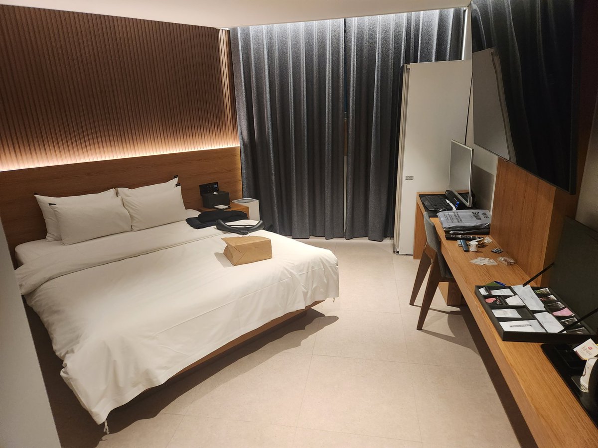 어제 갑자기 결혼식 참석때문에 강원도 원주 와서 혼텔하고 다시 부산 내려가는중..잘있거라 원주야 ㅋㅋㅋ