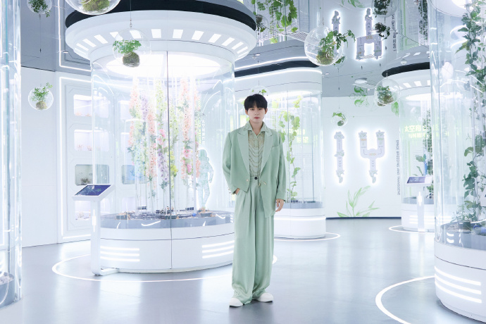 小琛哥 de Studio Update - 240127

ไปยังดวงดาวเพื่อสำรวจ "ความโรแมนติกของจักรวาล"🪐

คืนนี้ เวลา 19:00(🇹🇭) ทาง CCTV app และ CCTV.com ในรายการ AerospaceNight มาร่วมสนับสนุนอุตสาหกรรมการบินและอวกาศของจีนไปด้วยกันกับเหยาเชิน

#YAOCHEN #姚琛 #야오천 #เหยาเชิน