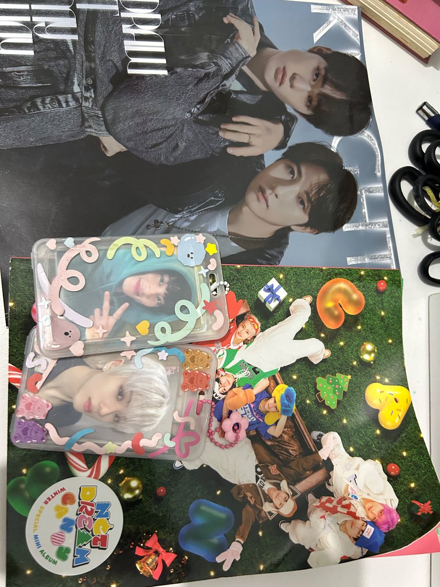 nadiice's tweet photo. maafkan diri ini setahun lalu impulsif jajan2 perkpopan tapi ternyata jadi numpuk di rumah dan ga dibuka2 lagi :"( 

yg di Bekasi ada yang mau kah adopt album candy, majalah knight, dan pc pc ini? free sadjaa tapi ga bisa kirim onlen karena malas packing nya🥲 https://t.co/HXGj5Nap2Y