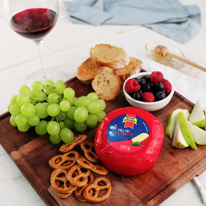 Our Baby Gouda pairs perfectly with wine, grapes, crackers or even as a snack on its own.🧀🍇#FirstChoiceSA #thegoodchoice

Available in Original, Black Pepper, Chives and Onion, and Mild Chilli flavours
