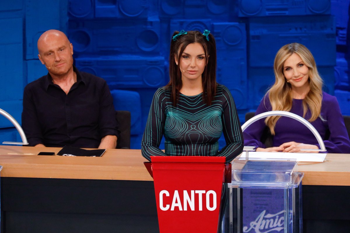 MusicTvOfficial's tweet photo. Domenica 28 gennaio su Canale5 appuntamento con #Amici23. Per la classifica di ballo #NancyBerti; per la gara di canto @ALEX_BRITTI, @ElettraLambo e @RoccoHunt; per l'improvvisazione #AndreaAlemanno. Superospiti @AchilleIDOL e @Random__Solo https://t.co/q8x9lZ1EYK